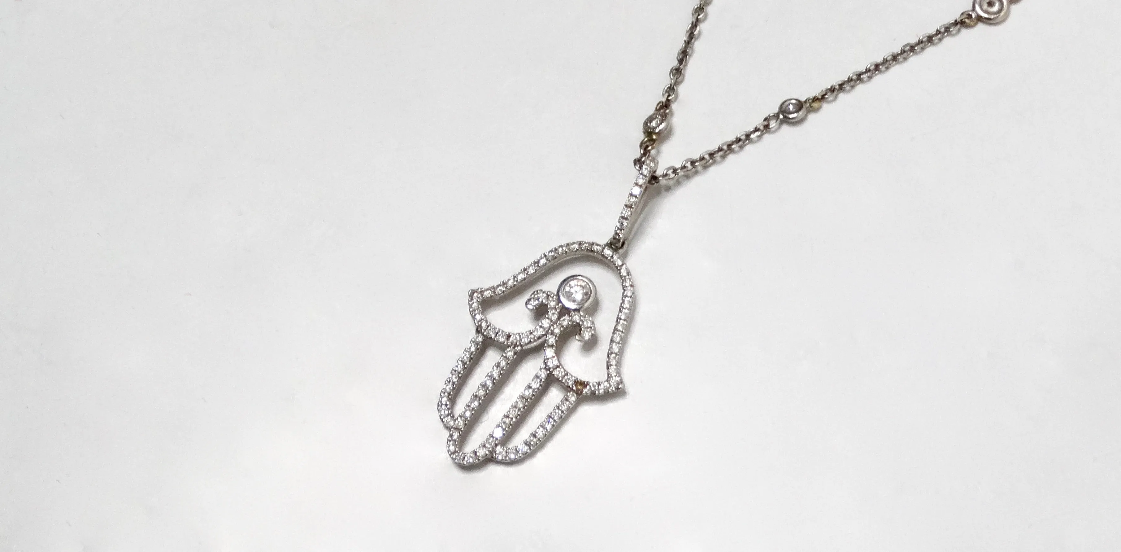 14k White Gold & 585 Hamsa Pendant Necklace With Diamonds