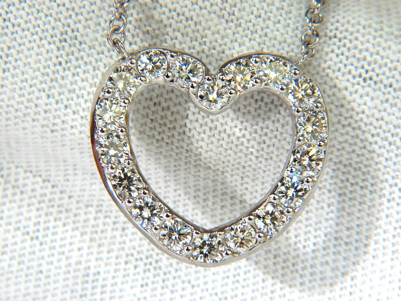 2.50CT SMOOTH EDGED BRILLIANT DIAMONDS HEART PENDANT & CHAIN F/VS 14KT