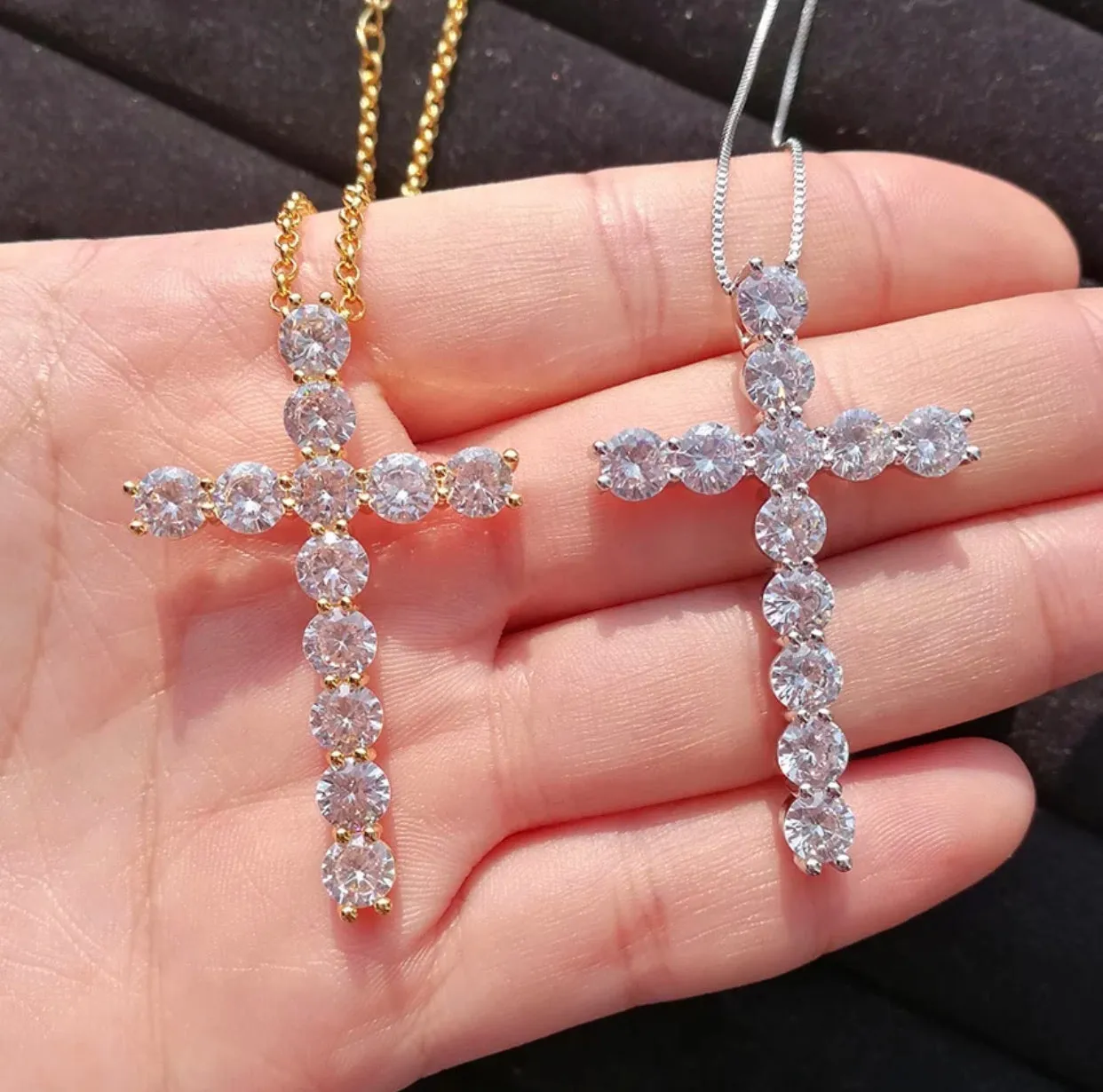CROSS PENDANT NECKLACE