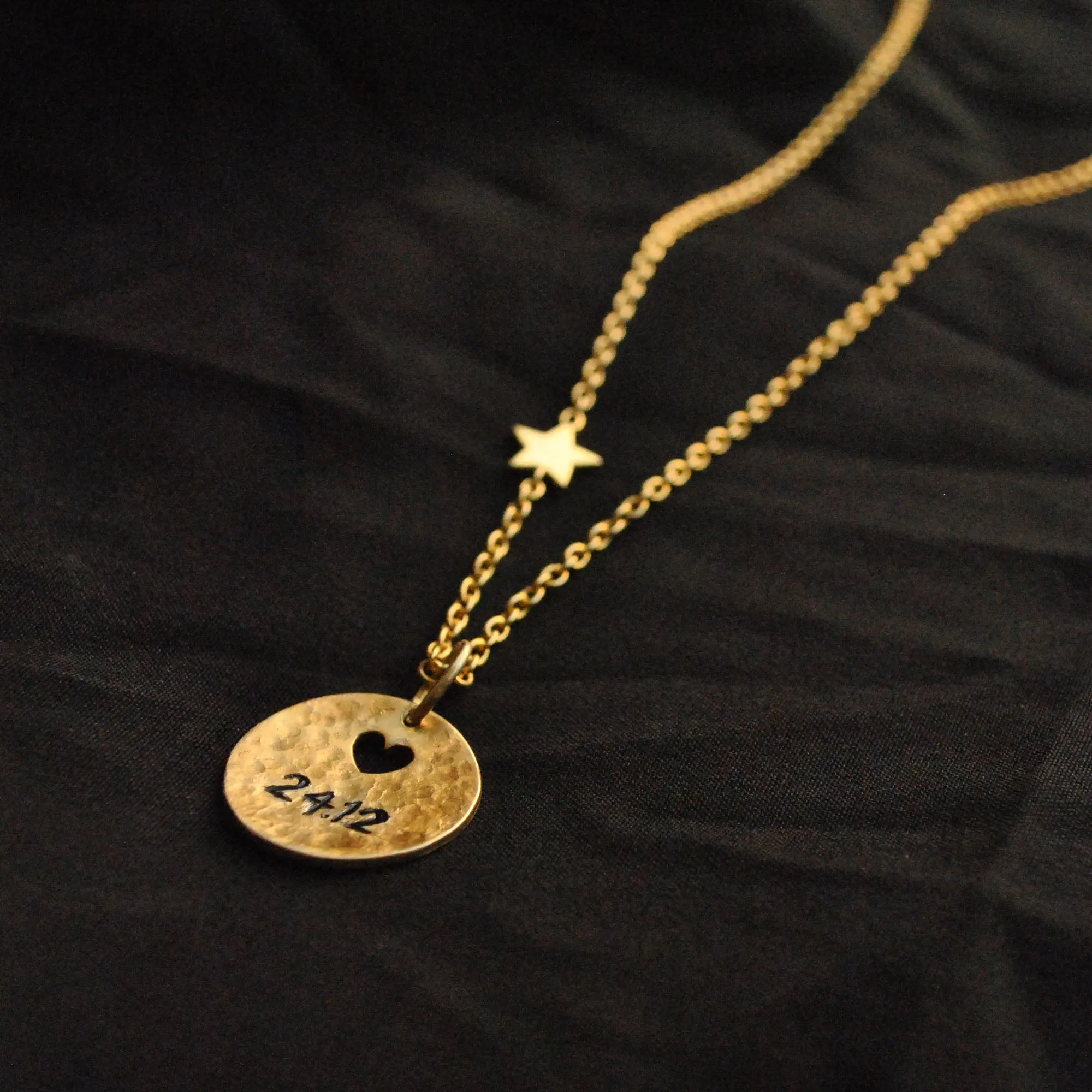 Heart Hammered Plate Personalized Gold Necklace in 14K Gold, Star Customized Necklace (NK013)