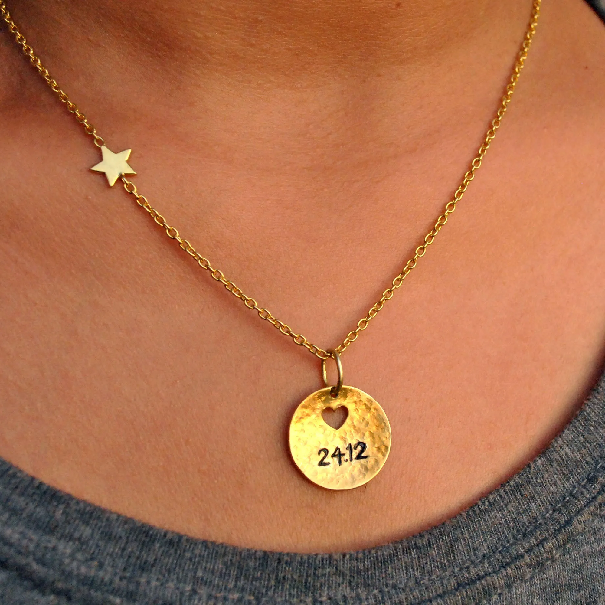 Heart Hammered Plate Personalized Gold Necklace in 14K Gold, Star Customized Necklace (NK013)