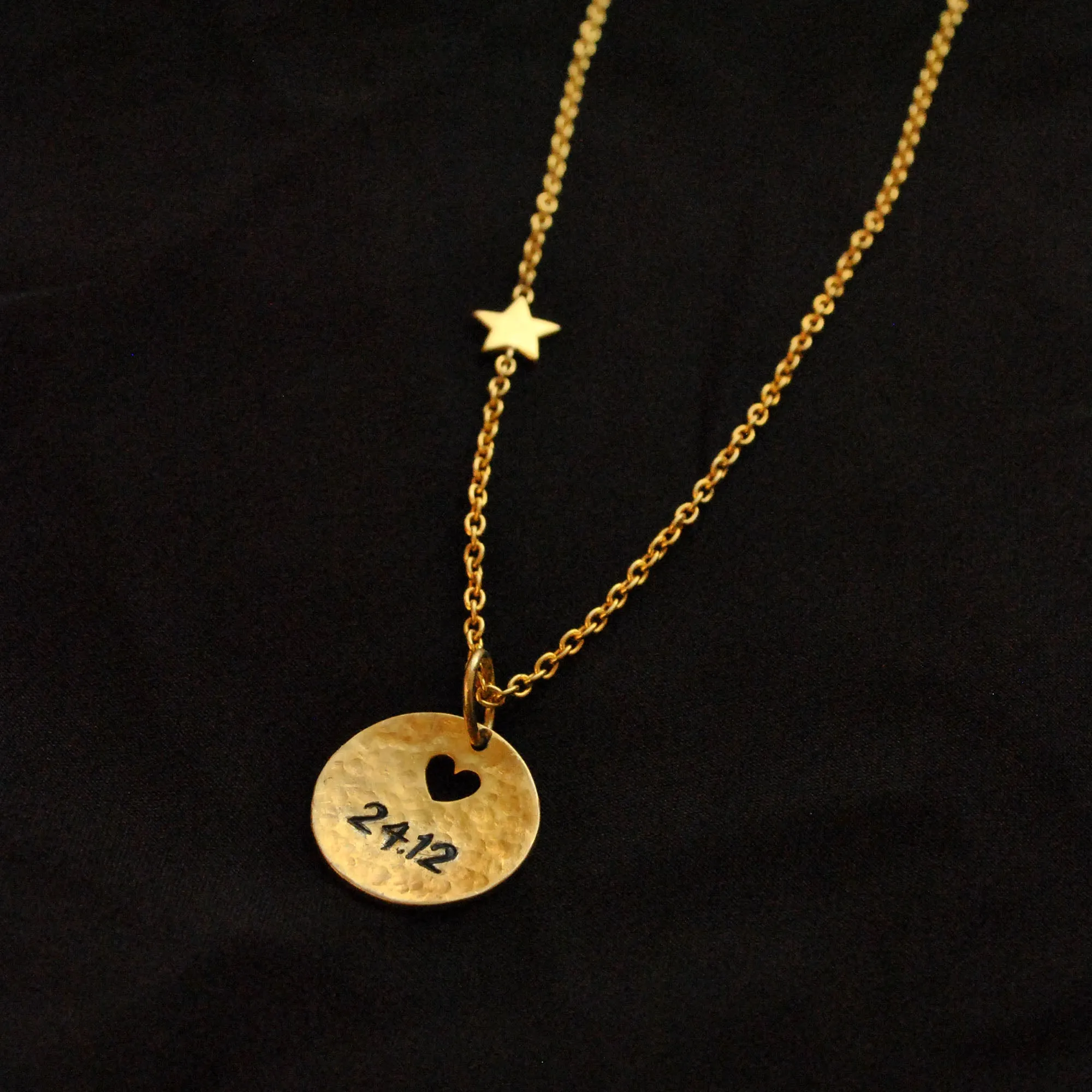 Heart Hammered Plate Personalized Gold Necklace in 14K Gold, Star Customized Necklace (NK013)