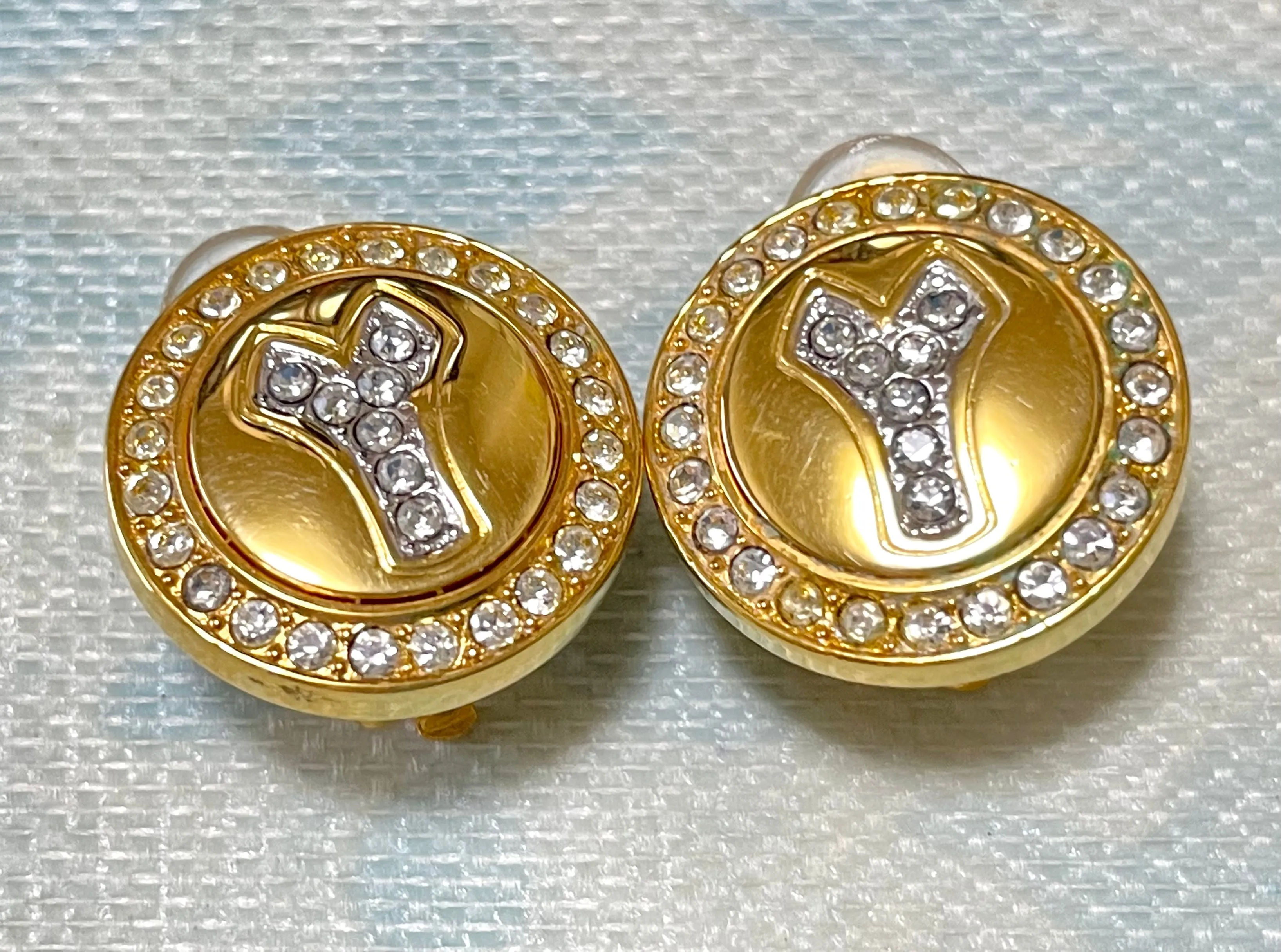 MINT. Vintage Yves Saint Laurent golden Y logo round earring with crystals. Must have classic jewelry piece. 0410061