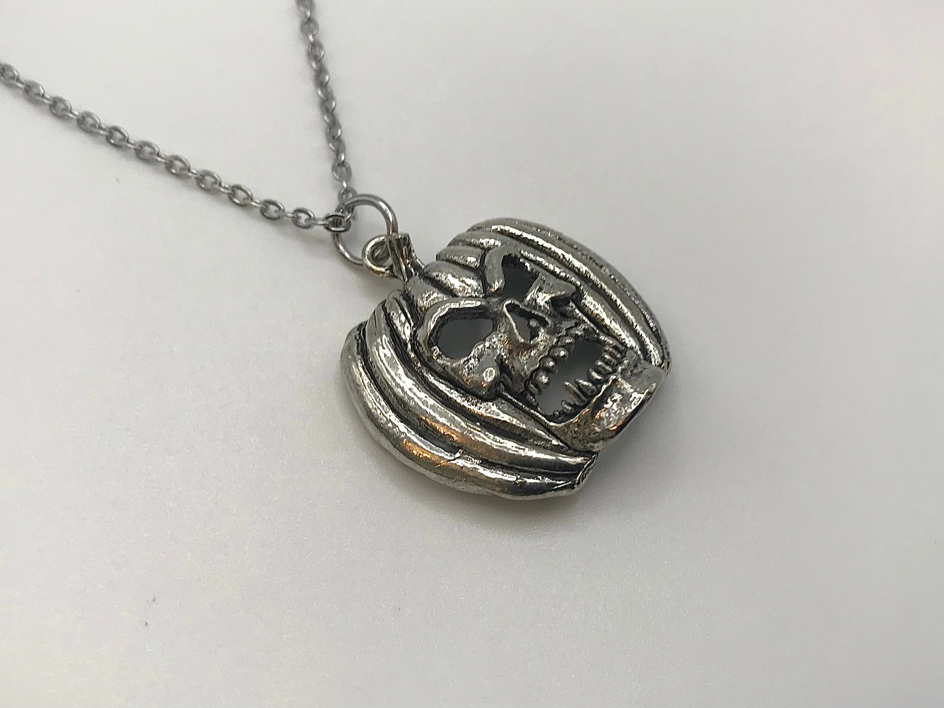 NOS G&S 1980s evil pumpkin novelty pendant necklace