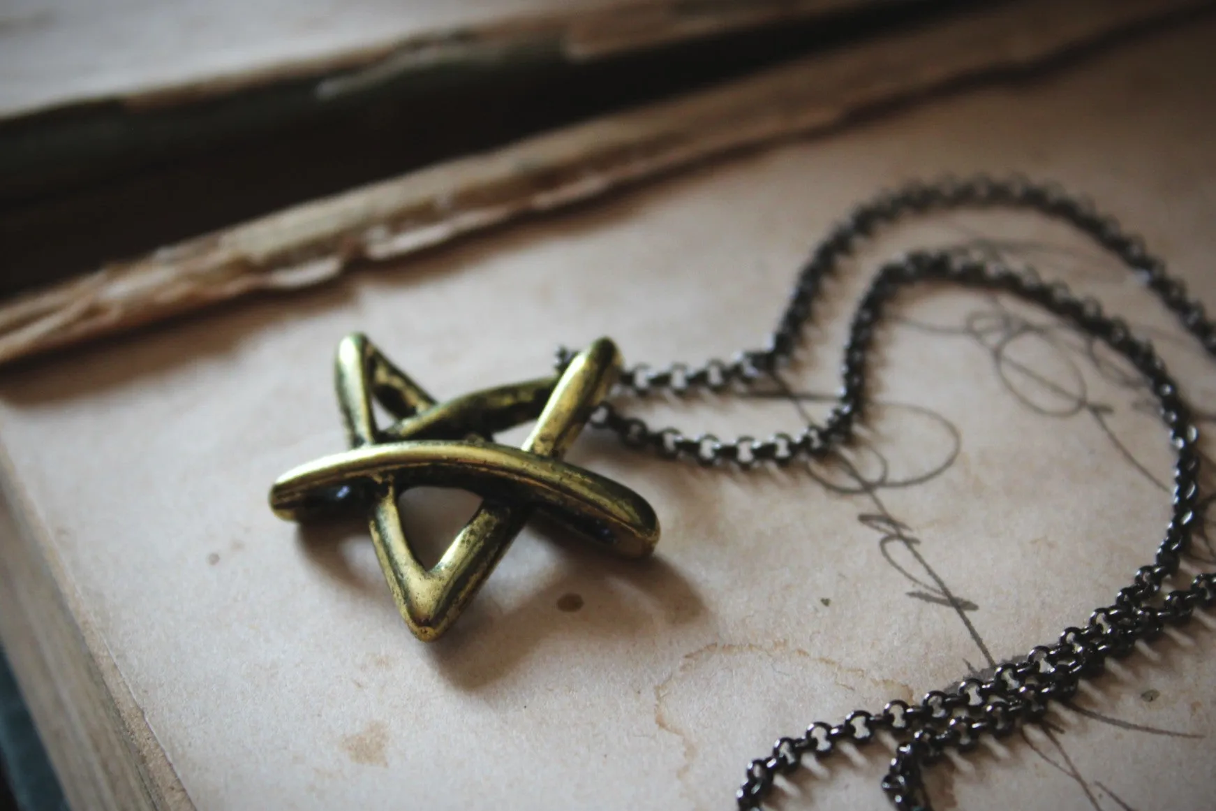 Shining. Organic Star Pendant Necklace.