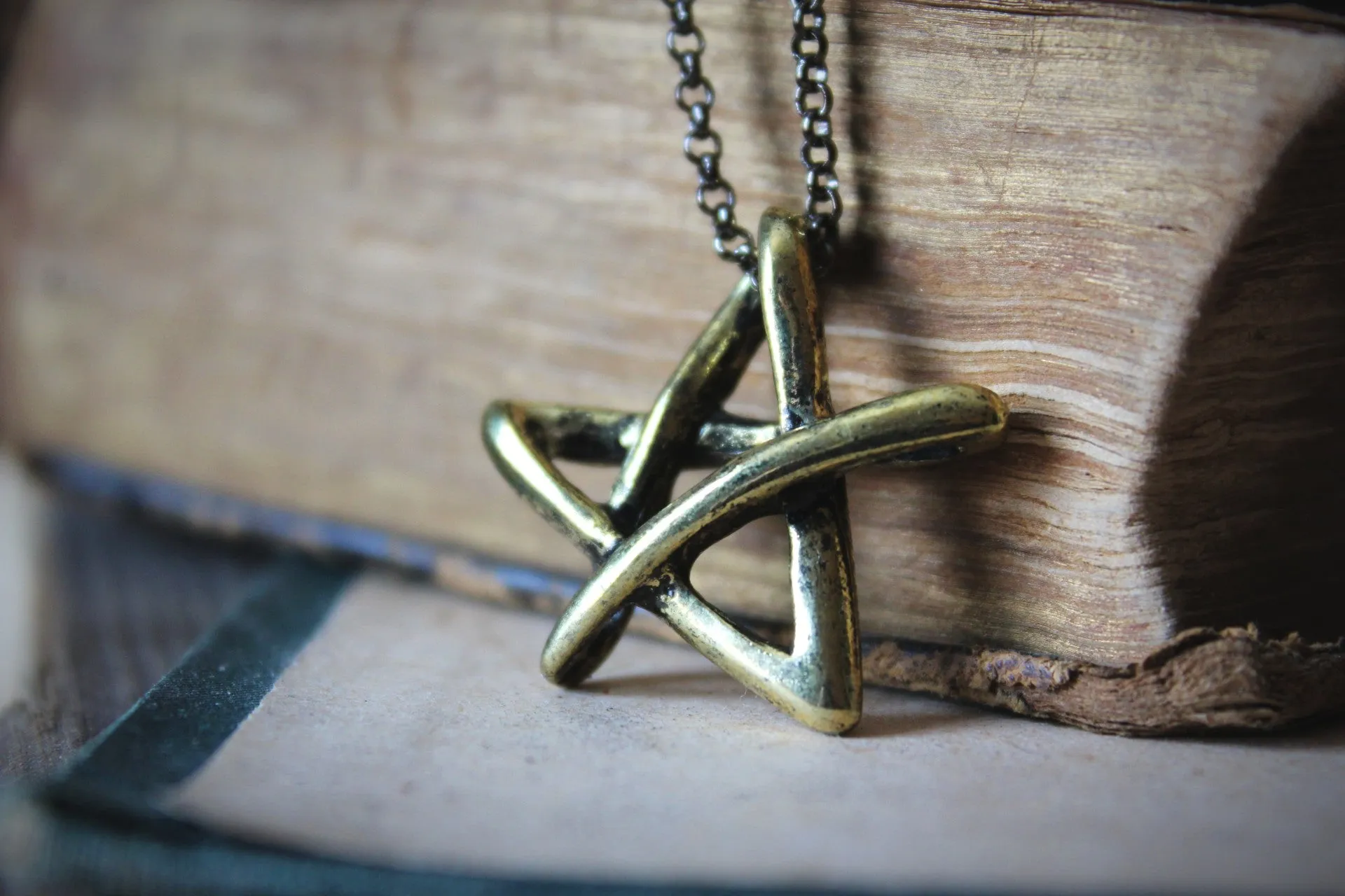 Shining. Organic Star Pendant Necklace.