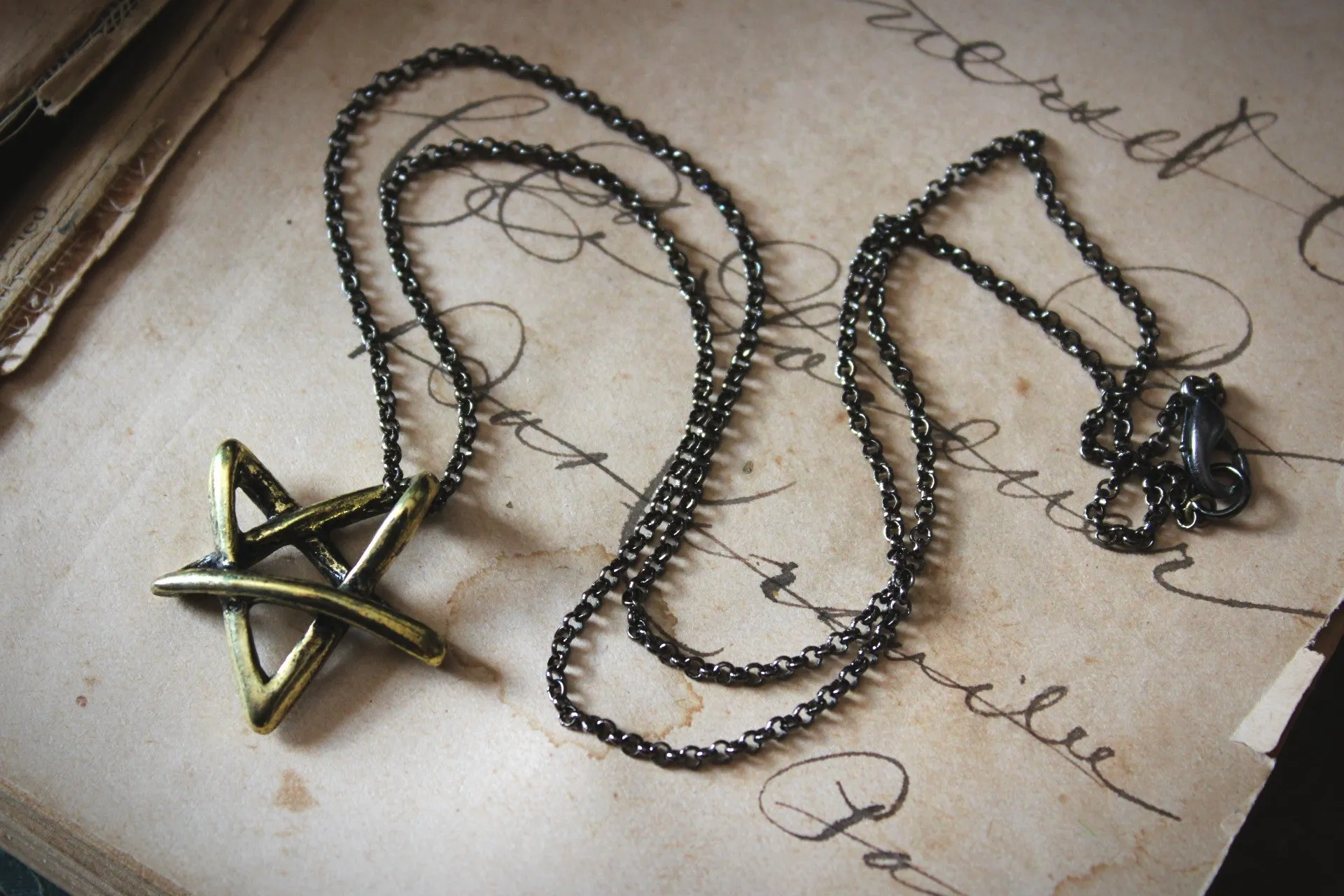 Shining. Organic Star Pendant Necklace.