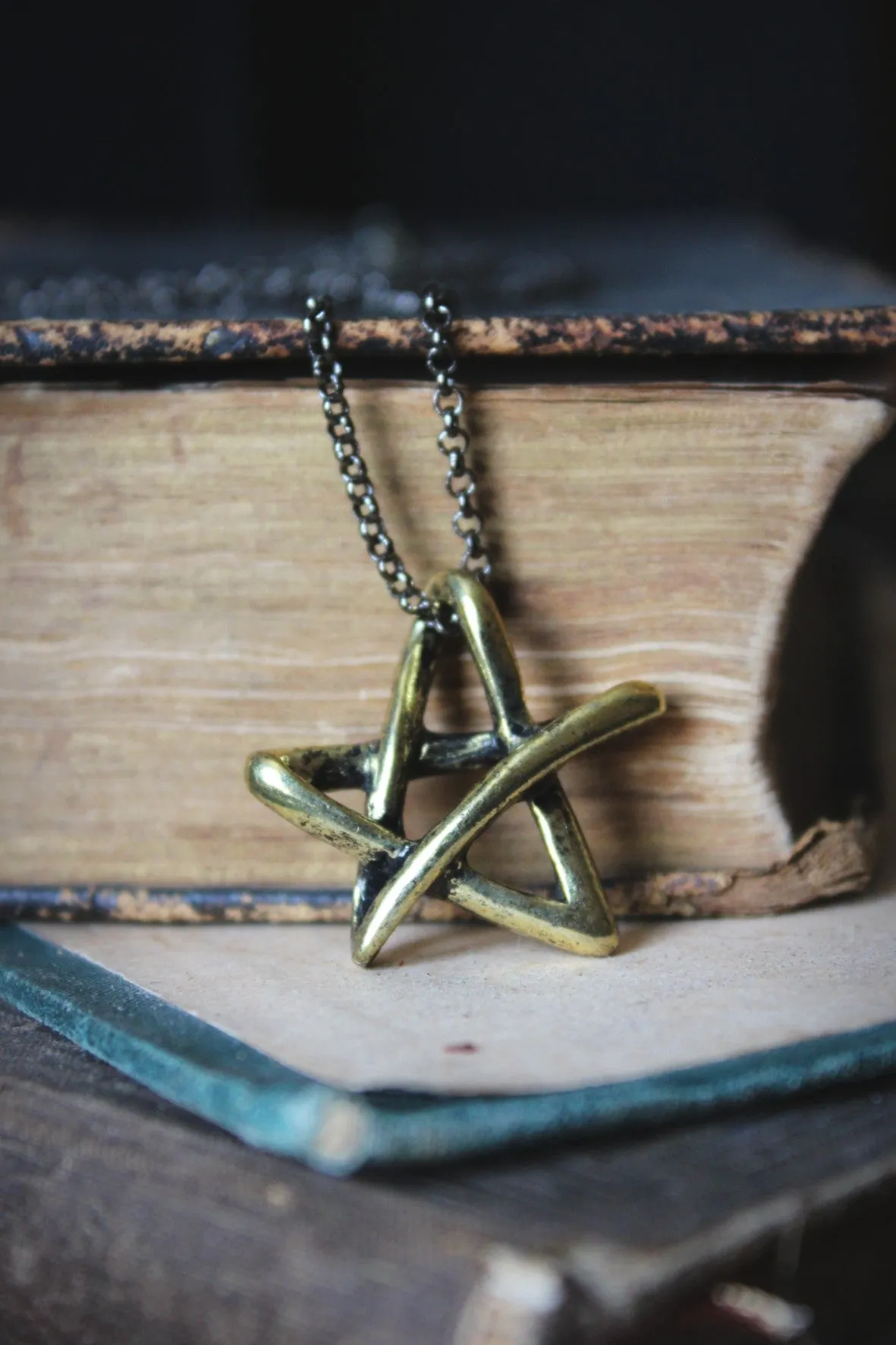Shining. Organic Star Pendant Necklace.