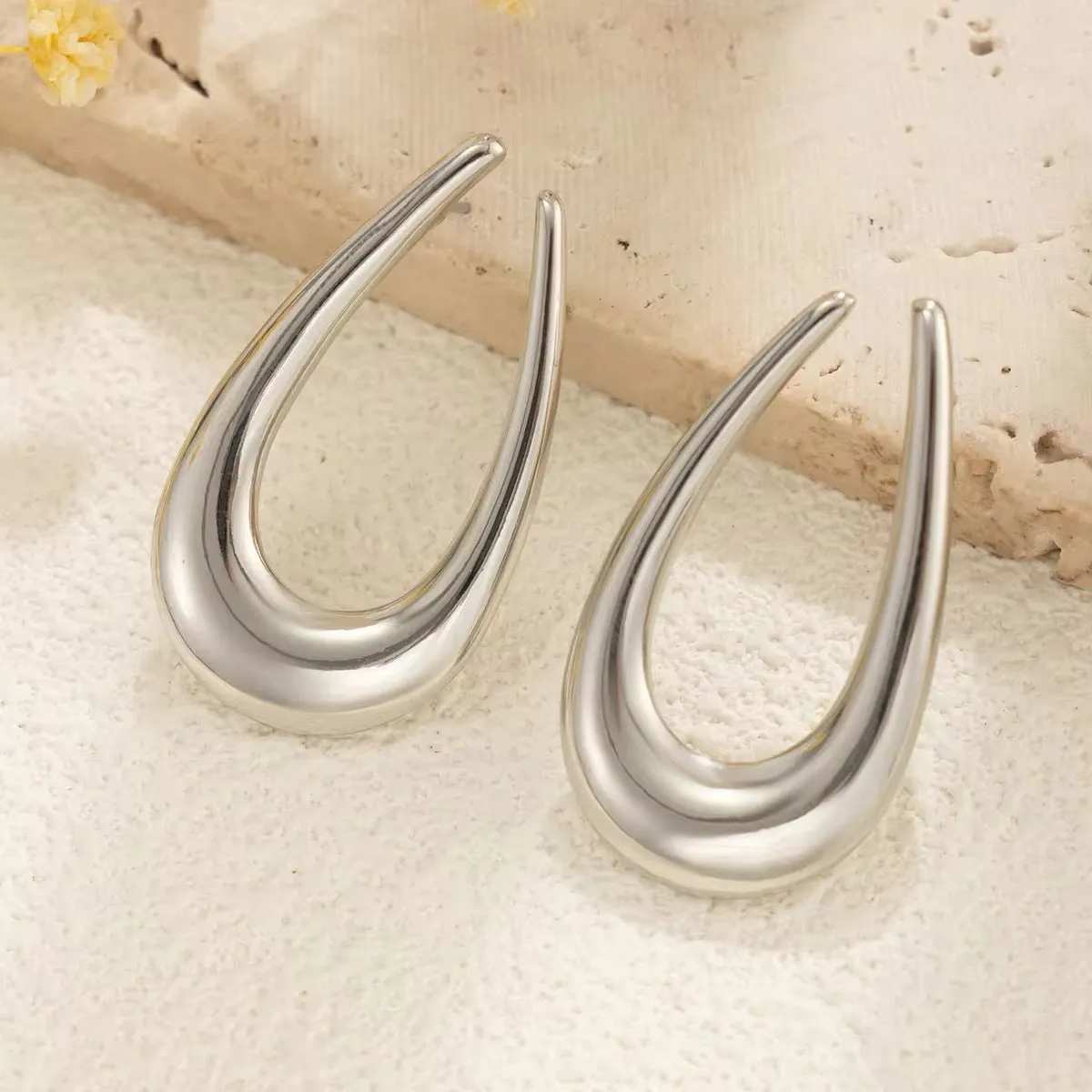 Smooth Glossy Metal U-Shaped Stud Earrings