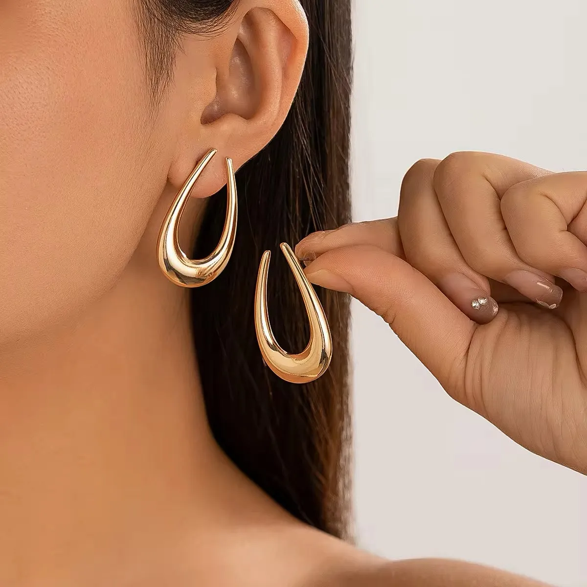 Smooth Glossy Metal U-Shaped Stud Earrings