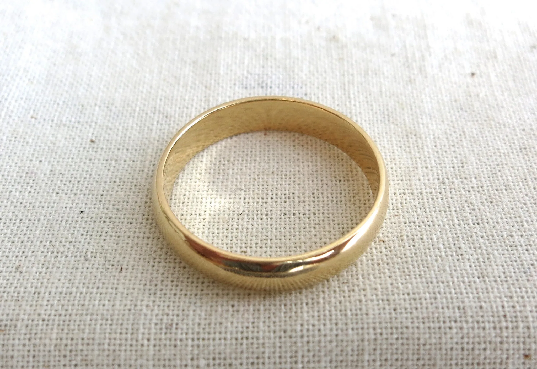 Thick Smooth Half Round Band | 4mm