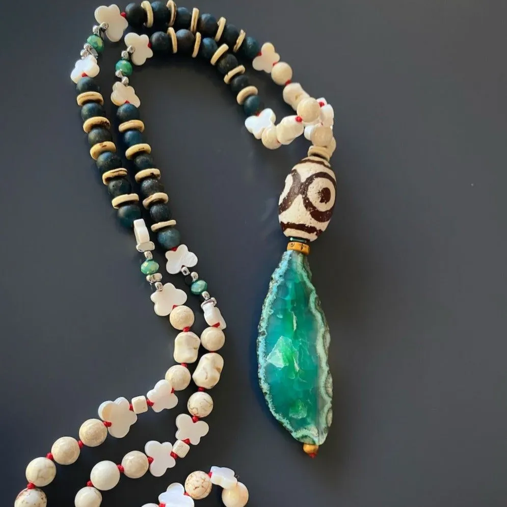 Wisdom & Energy Green Agate Stone Pendant Beaded Unique Necklace
