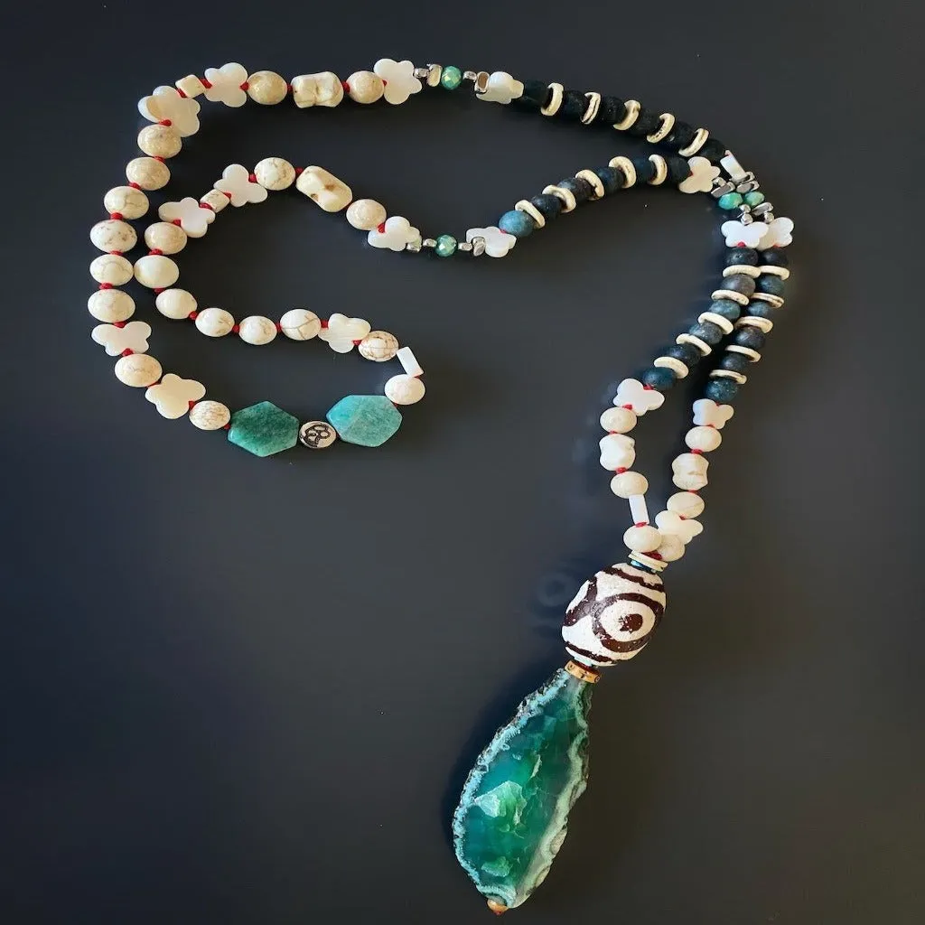 Wisdom & Energy Green Agate Stone Pendant Beaded Unique Necklace