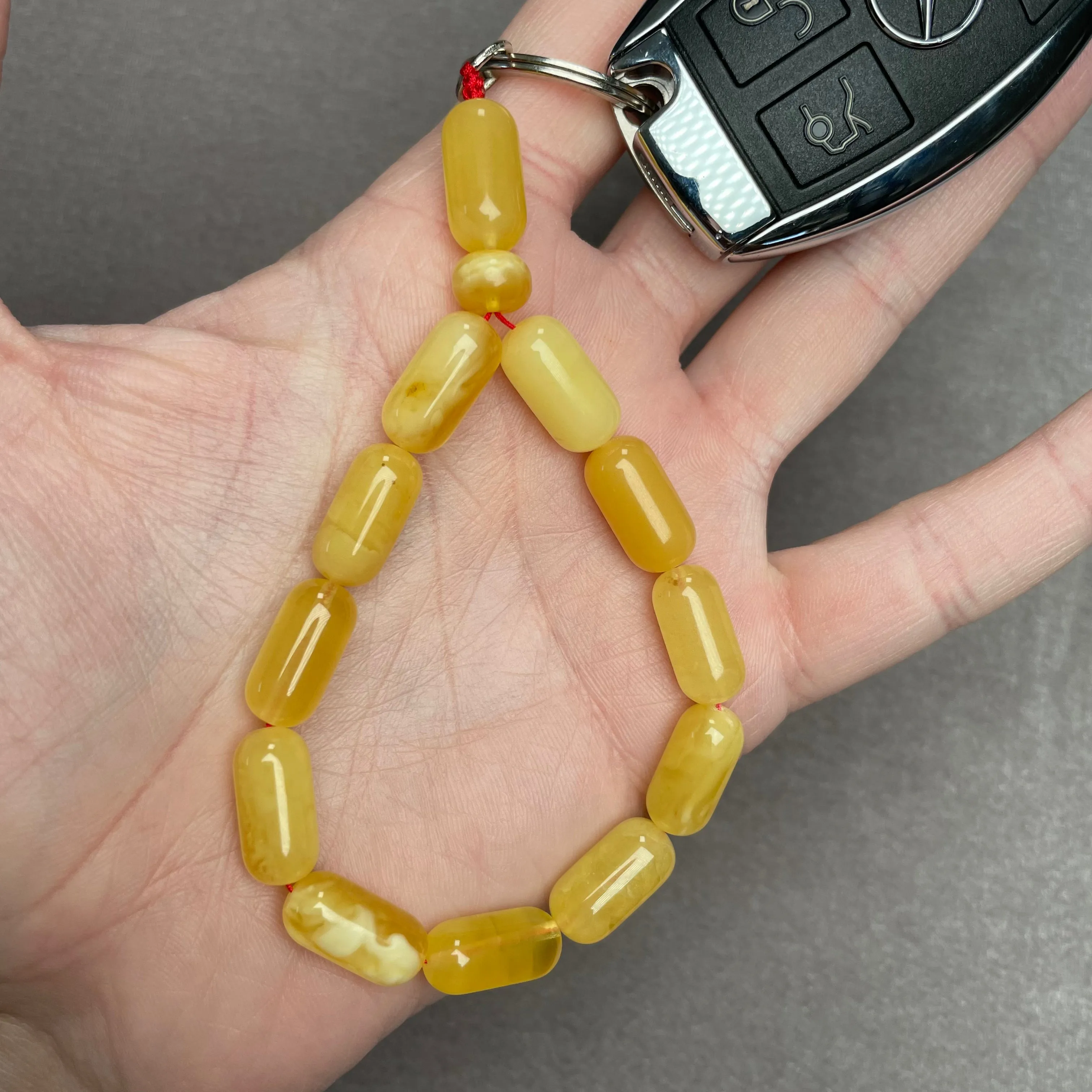 YELLOW/WHITE AMBER KEYCHAIN 8,2x16,3mm 11,8g
